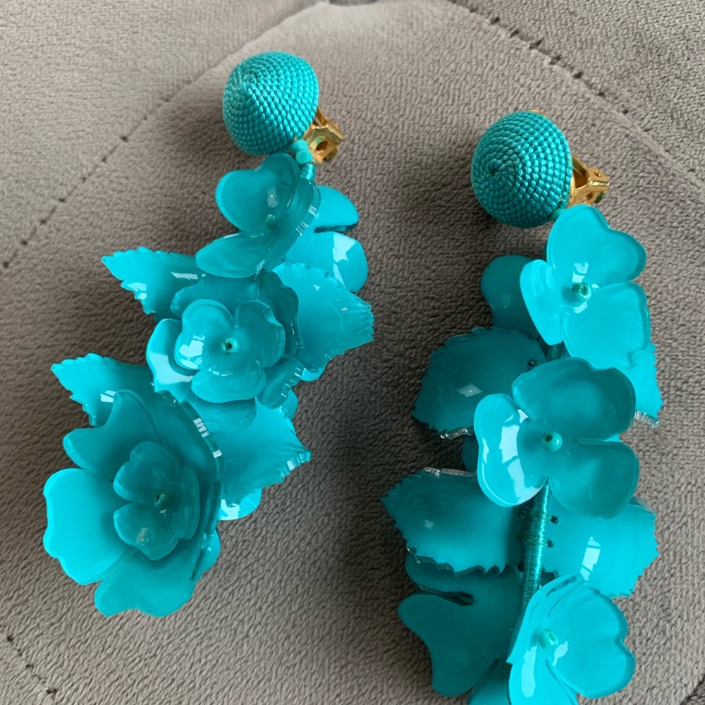 ⛔️Sold⛔️Oscar de la renta blue aqua floral statement earrings - Picture 3 of 8